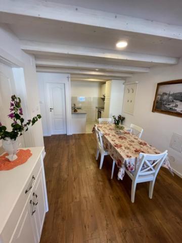 Apartment Concetta Крес Екстериор снимка